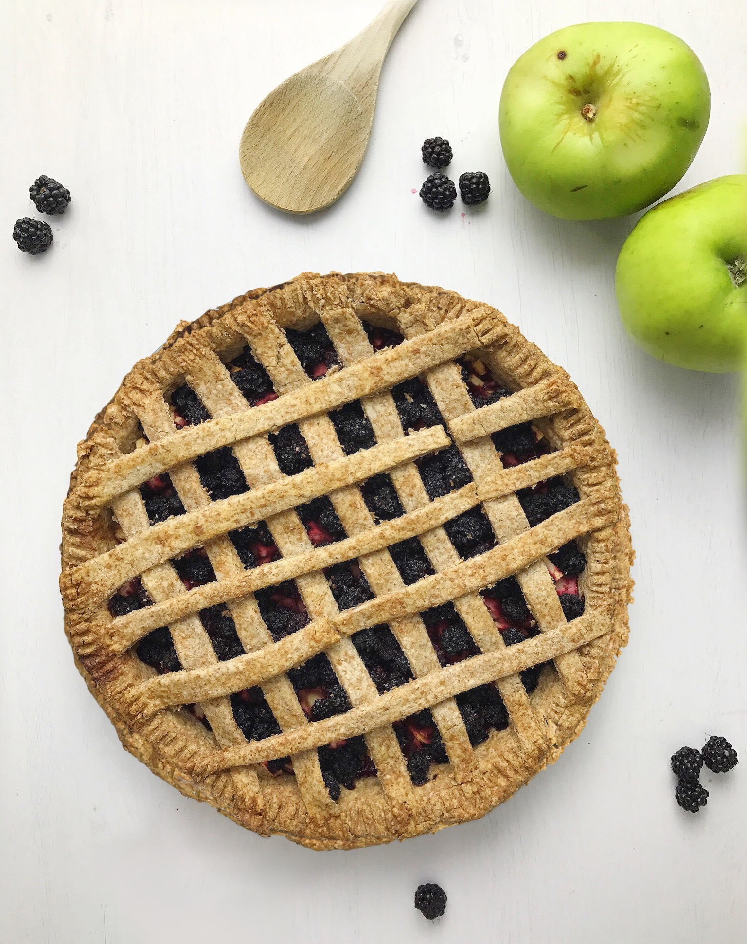easy-vegan-blackberry-apple-pie-recipe